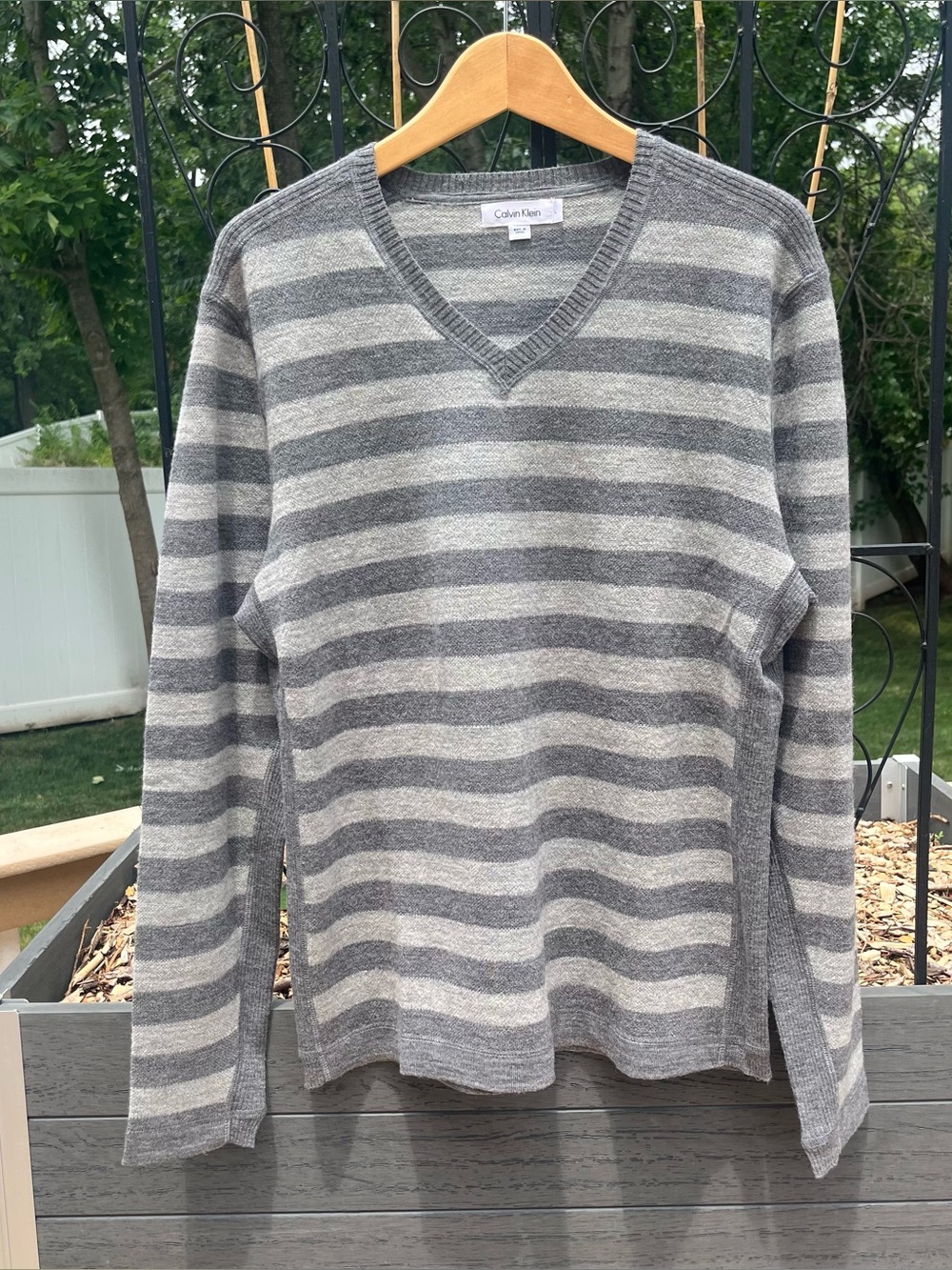 Calvin Klein Men’s 100% Merino Wool Gray Striped V-Neck Sweater Size L